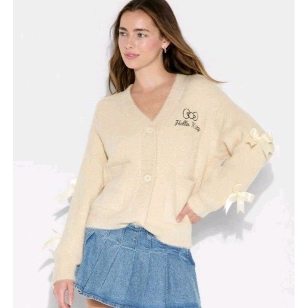 Women's Hello Kitty Graphic Cardigan Size Medium Cream Blush Soft - Picture 2 of 14